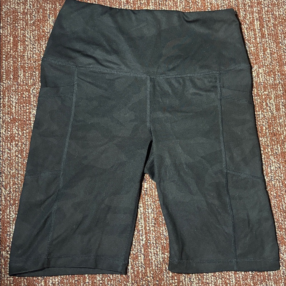 Yogaligious lux black bike shorts monochromatic camo army‎ print women’s small